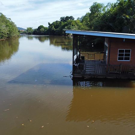 Qimmy Riverside Floating Cabin 瓜拉丁加奴 外观 照片